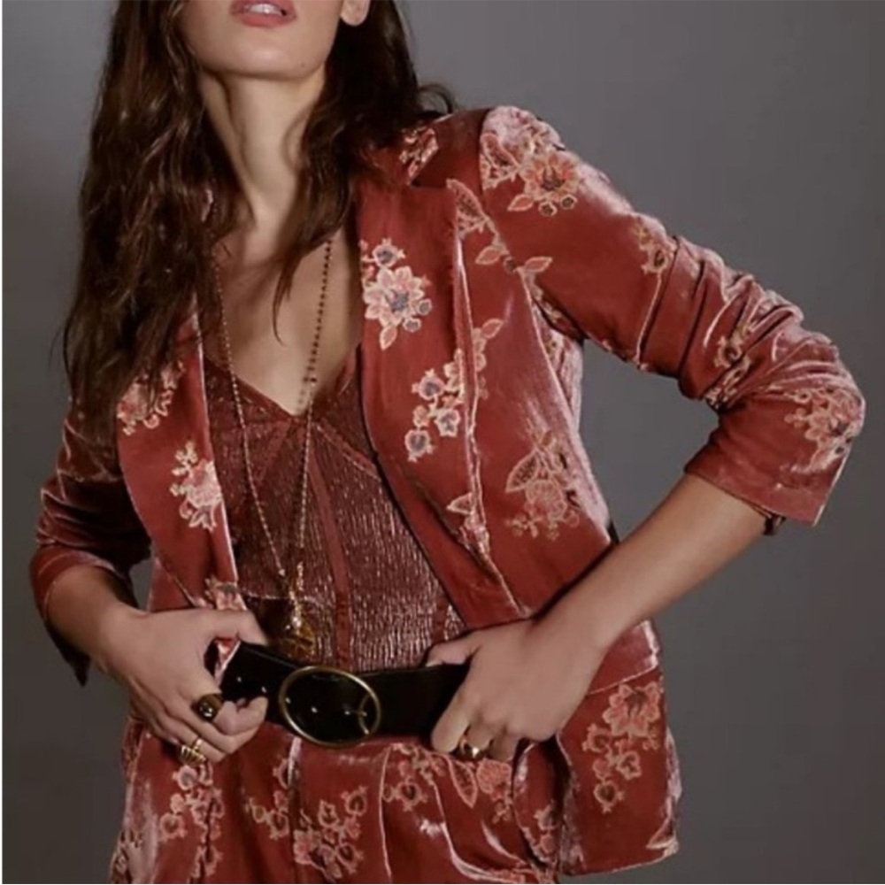 EUC Hutch Floral Burnout Velvet Blazer